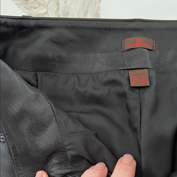 Danier Women's Black Leather Jean style buttery soft Pants fully lined - Picture 14 of 16